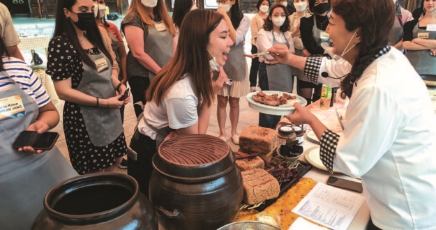 한국의 장맛에 푹 빠진 외국인들